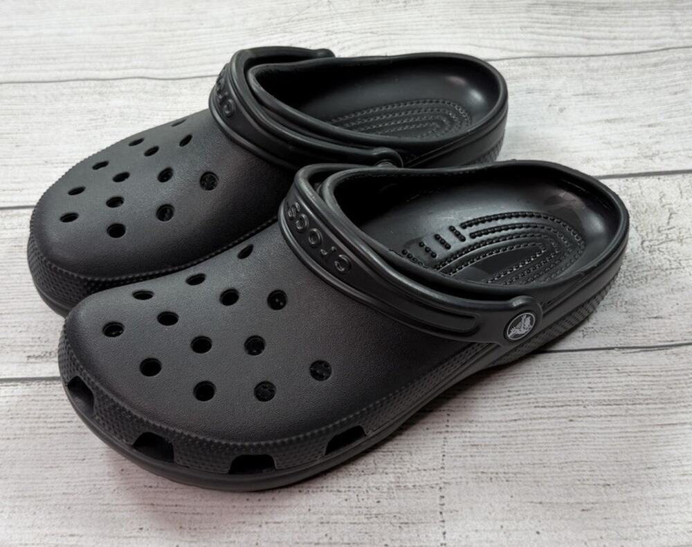 Crocs Classic Clogs Black Adult Unisex Slip On Shoes Men's Size 6 / Women's 8